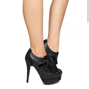 Dollhouse Black Piped Toe 5 Inch Stiletto Bootie Size 9